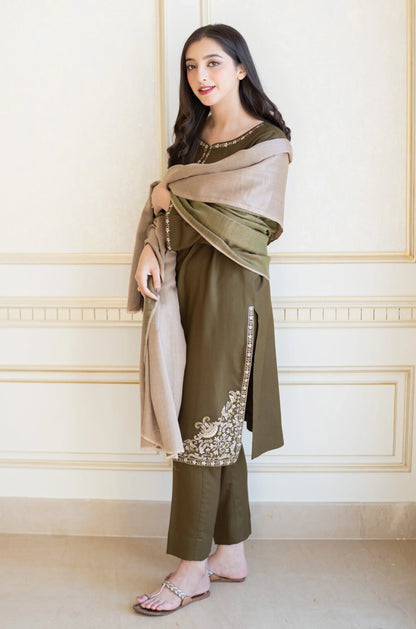 3 Piece - Dhanak Embroidered Suit (Mehndi) With Dhanak Shawl | FCC - 885