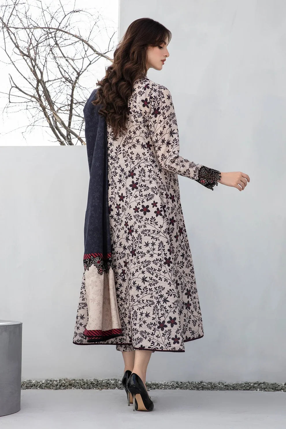 Sapphire D-800 Khaddar Printed three piece